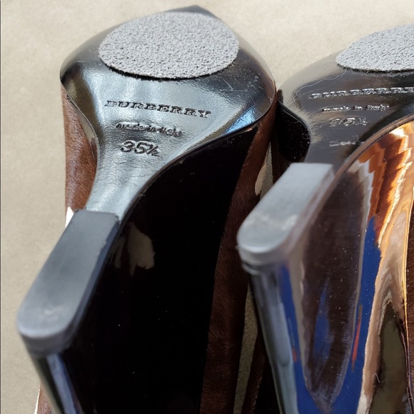 Louis Vuitton lady’s shoes

size 5.5 feels like a size 6 Burberry

Made in Italy - Picture 5 of 5